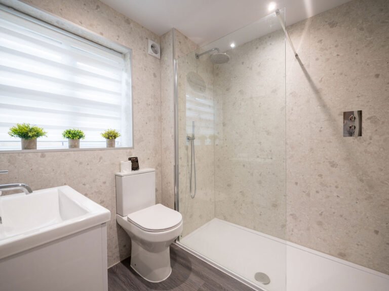 Alberni-1-bath1-pic-1