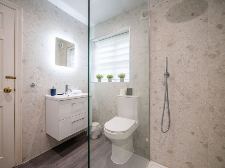 Alberni1-bath1-pic-2
