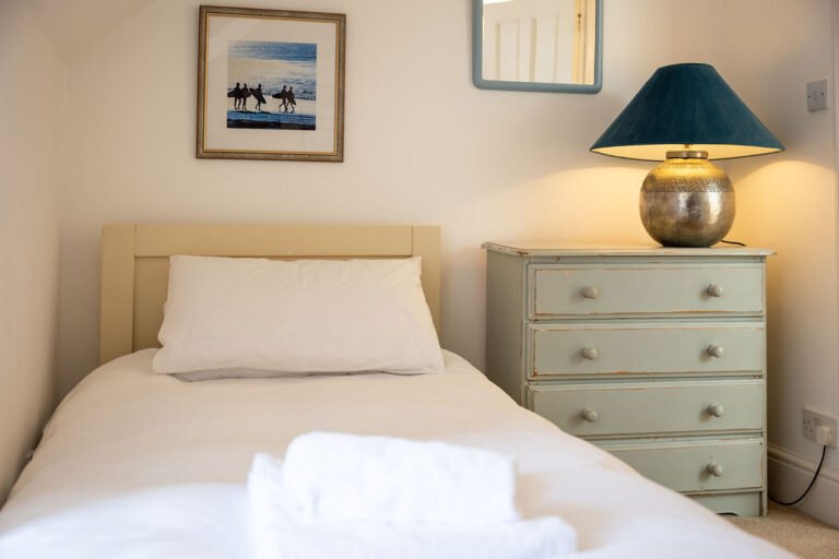 Kennford-Bedroom-4-pic-1