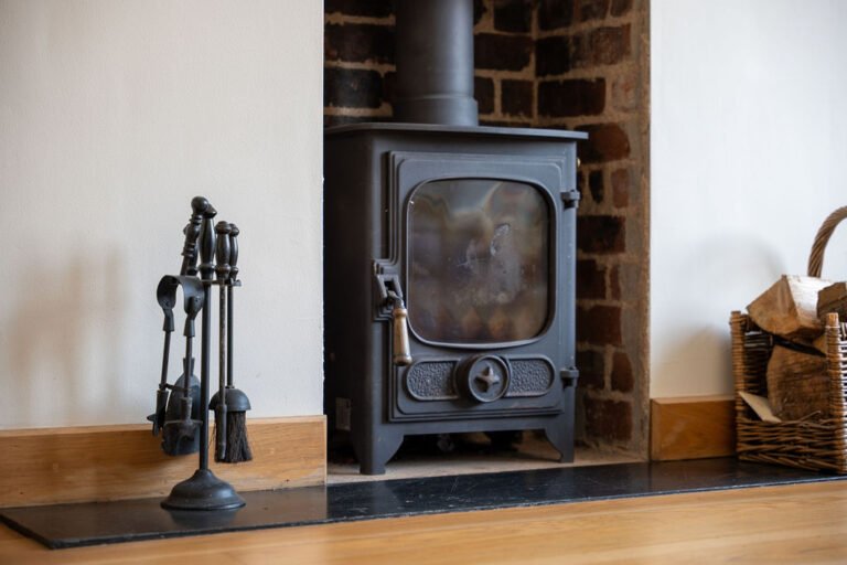 Kennford-lounge-fireplace